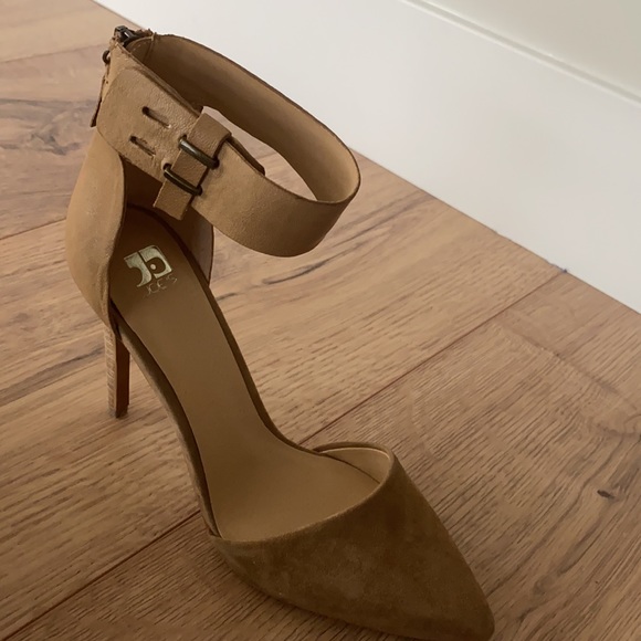 Heels - Picture 2 of 2